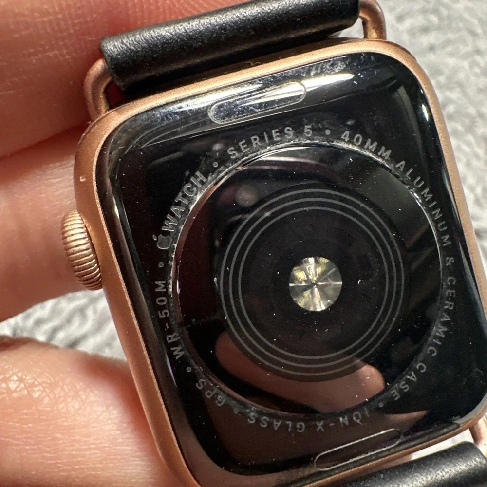 Apple Watch Series 5 40mm Rose Gold Untested For Parts Cracked Corner